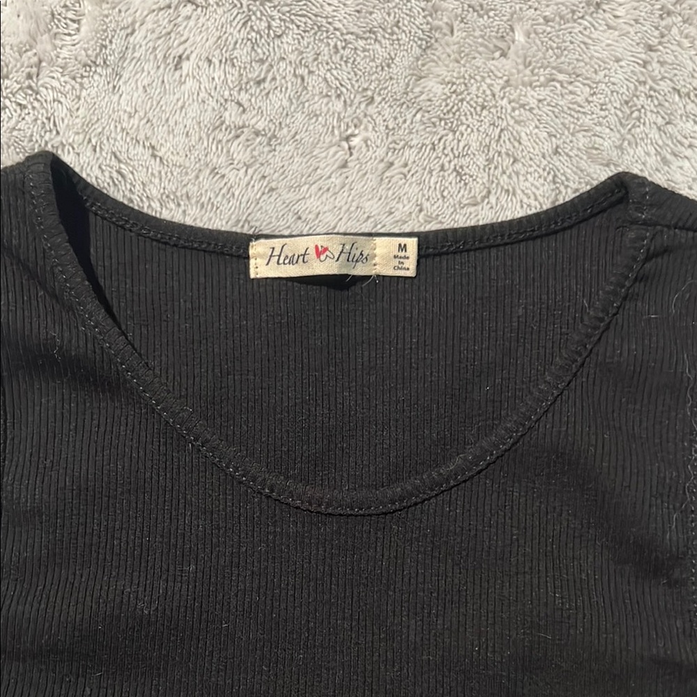 (M) Black Ribbed Crop Top - Picture 2 of 3